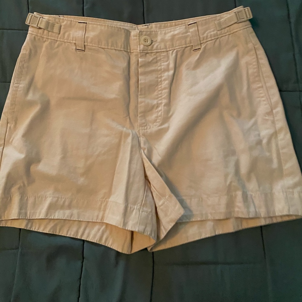 Gap women’s khaki shorts size 4